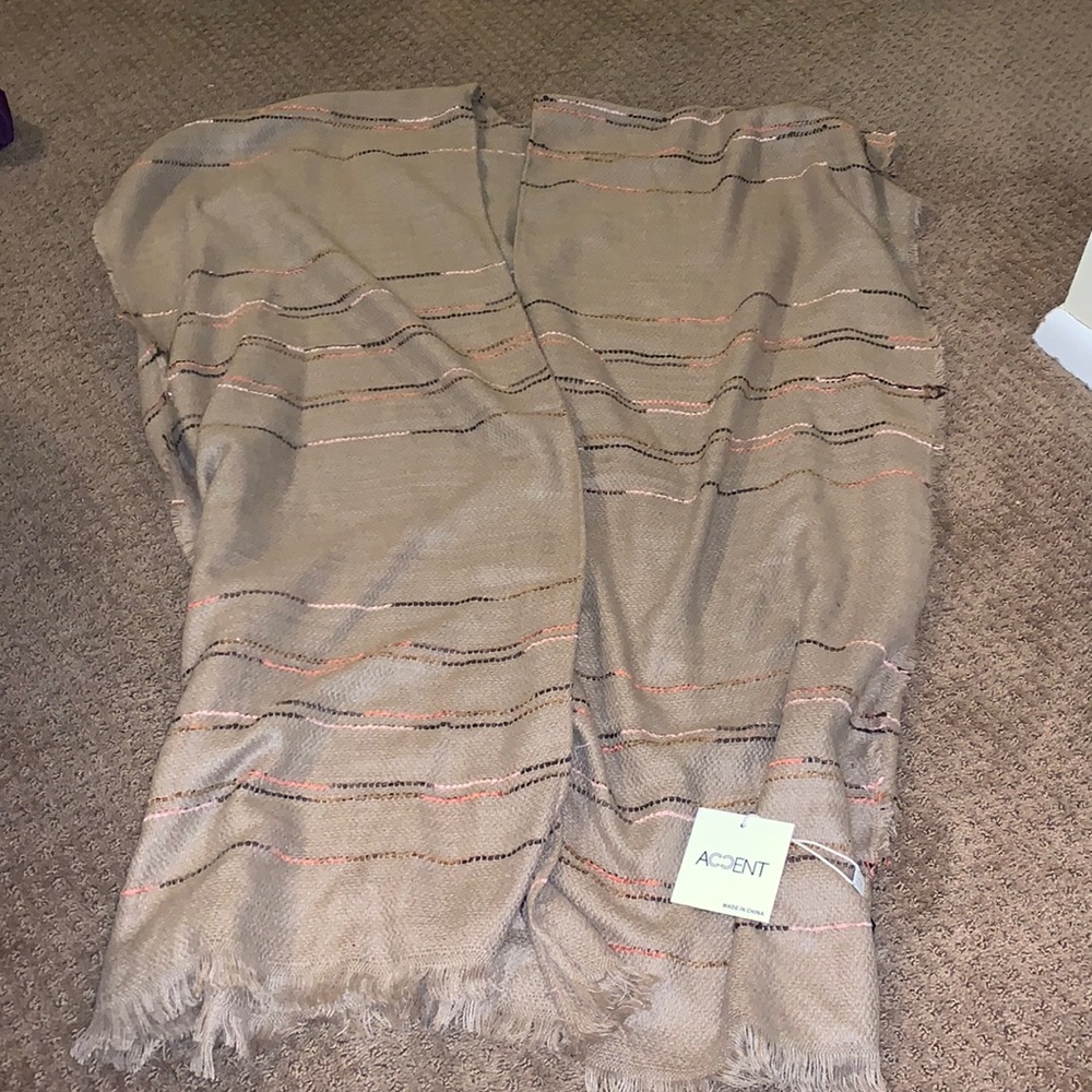 Women’s poncho/shawl